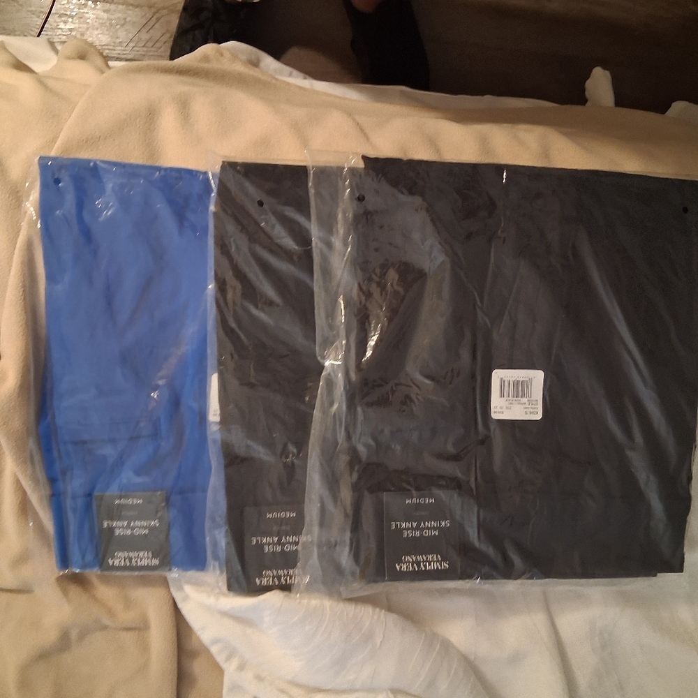 Vera Wang Skinny Pants in Blue and Black